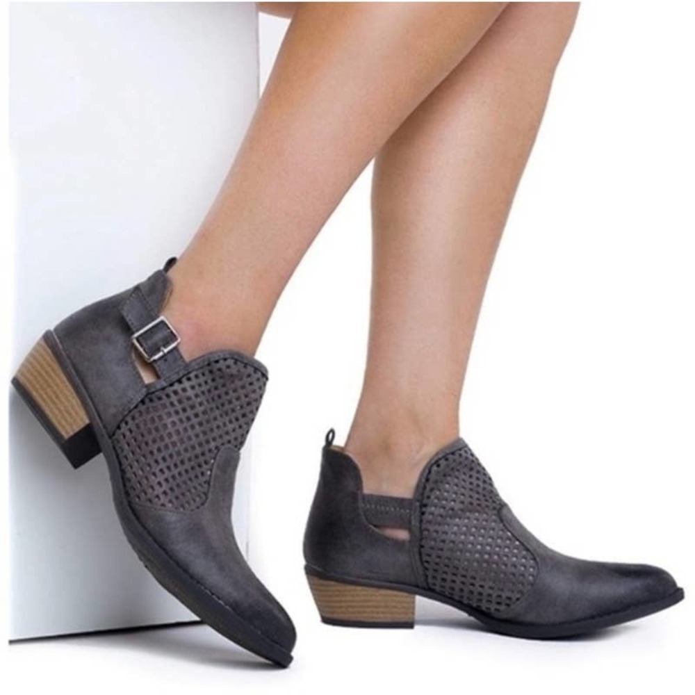 NWOT Leather Perforated Western Booties - Picture 12 of 12